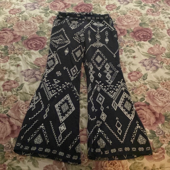 Billabong Pants - Billabong Flowy Pants. Used condition, still look good 👍